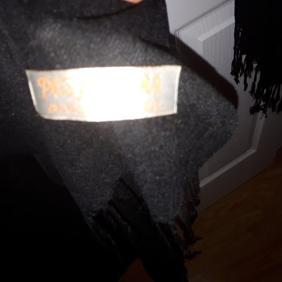 NWOT black Pashimina - Picture 3 of 3